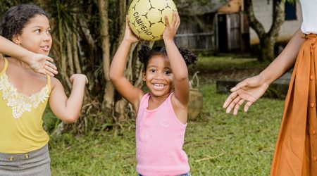 Simbiose realiza ação social de Natal com doação de brinquedos em Cruz Alta
